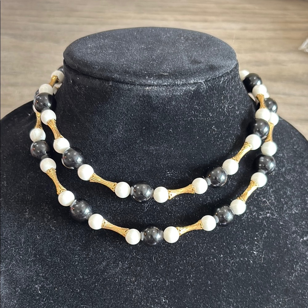 Vintage Signed Coro Elegant Black and White Beaded Necklace hook closure